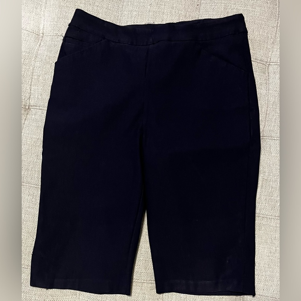 Tribal no button women Capri pants